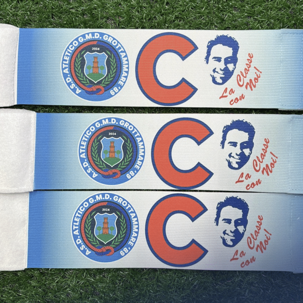 3 Fasce da capitano con presente la c di capitano e la foto di un papà. con sfumatura blu realizzate mediante configuratore online